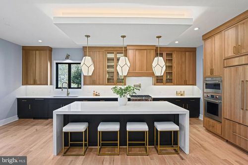 1052 Balls Hill Rd, MCLEAN, VA, 22101-2021 | Card Image