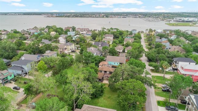 No neighbors to the South of the home or behind the home, extremely close to the water | Image 42