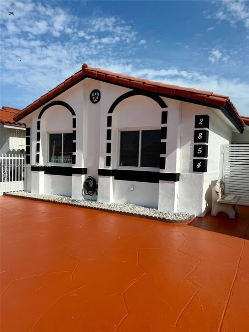 2854 W 75th Ter, Hialeah, FL, 33018-5300 | Card Image