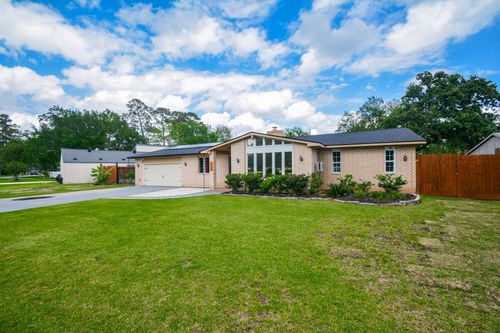 1402 Chestnut Ridge Rd, Kingwood, TX, 77339-3272 | Card Image
