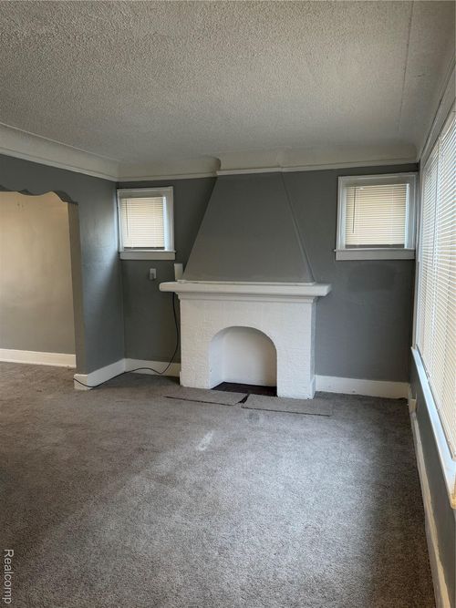15862 Stansbury St, Detroit, MI, 48227-3327 | Card Image
