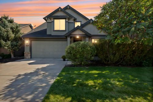 404 Nw 29th St, Redmond, OR, 97756-7320 | Card Image