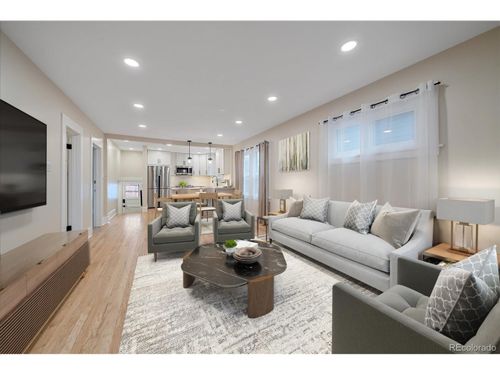 2082 S Lincoln St, Denver, CO, 80210-4012 | Card Image