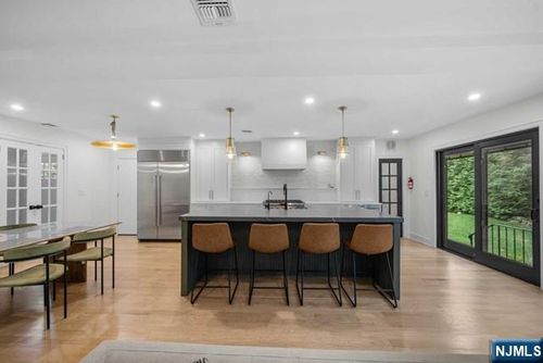 107 Highland Ave, Ridgewood, NJ, 07450-4001 | Card Image