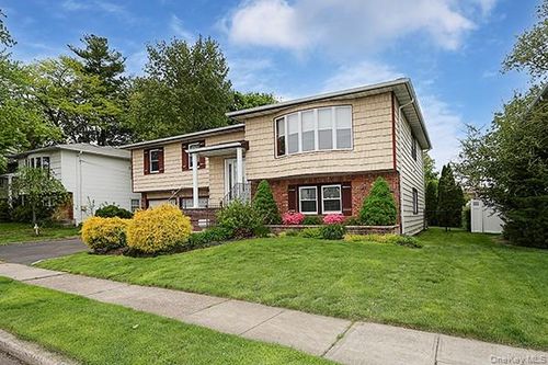 8 Broadfield Pl, Glen Cove, NY, 11542-2004 | Card Image