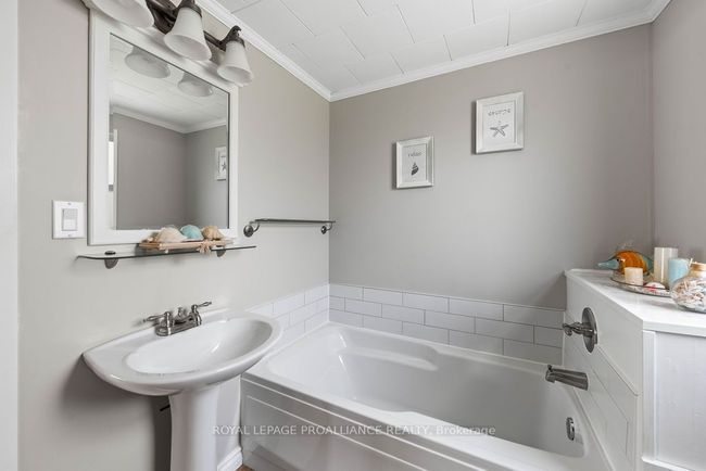657 49 Highway, House other with 3 bedrooms, 2 bathrooms and 5 parking in Prince Edward County ON | Image 25