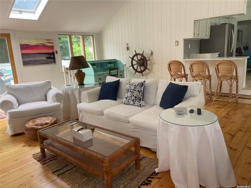 1 Castle View Ct, Westhampton, NY, 11977-1622 | Card Image