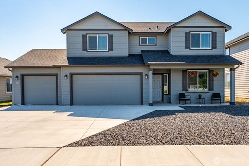 714 N Doumit Dr, Moses Lake, WA, 98837-7200 | Card Image