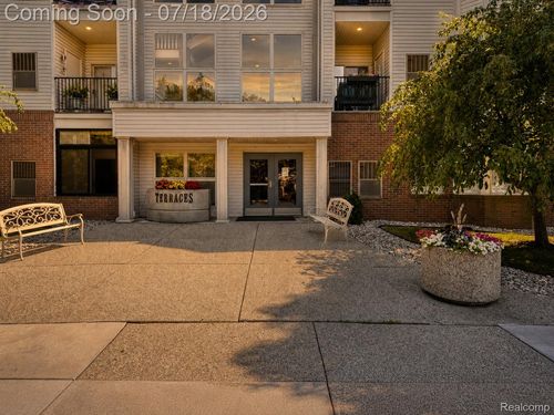 39144 Hayes Rd, Clinton Twp, MI, 48038-5717 | Card Image