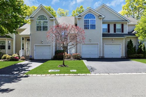 13 Cranberry Circle, Brookhaven, NY, 11763 | Card Image