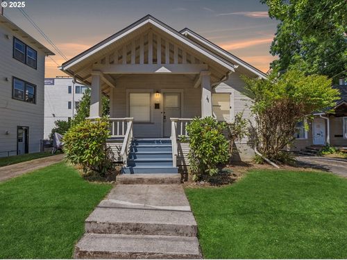 823 Se 45th Ave, Portland, OR, 97215-1621 | Card Image