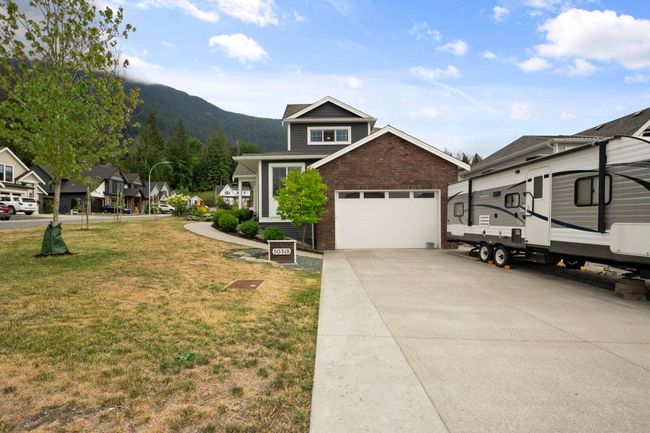 50318 Kensington Drive, House other with 5 bedrooms, 3 bathrooms and 6 parking in Chilliwack BC | Image 2