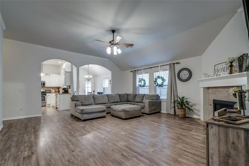 17605 Red Tailed Hawk Way, Edmond, OK, 73012-7121 | Card Image