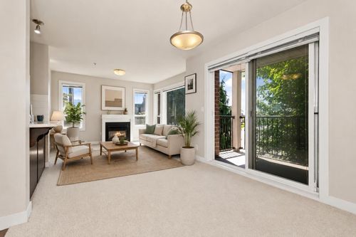 206-9422 Victor St, Chilliwack, BC, V2P0B8 | Card Image