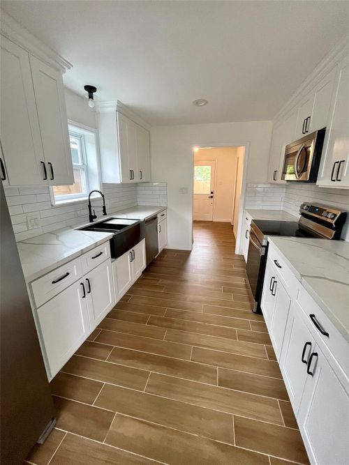 302 Moody St, Houston, TX, 77009-2744 | Card Image