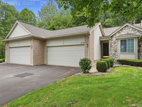 12375 Hickory E, Utica, MI, 48315-5858 | Card Image