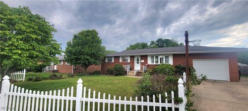 2126 Mctaggart St, Belpre, OH, 45714-1910 | Card Image