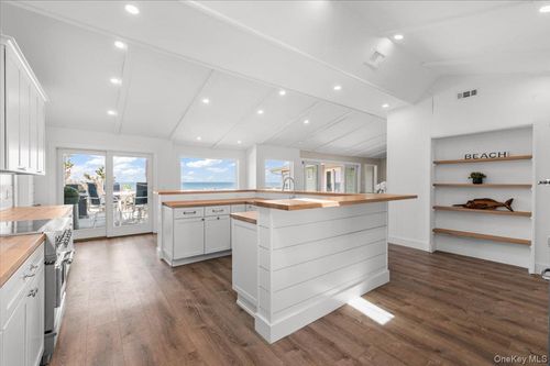 112 Soundview Dr, Montauk, NY, 11954-5118 | Card Image