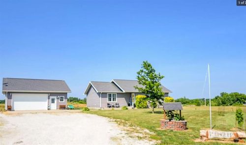 732 N 400 East Rd, Morrisonville, IL, 62546-6611 | Card Image