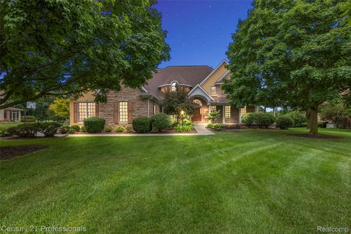 9310 Fairway Trl, Grand Blanc, MI, 48439-9454 | Card Image