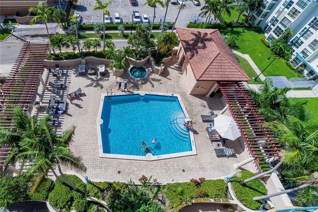 APT-606 - 17555 Atlantic Blvd, Condo with 2 bedrooms, 2 bathrooms and null parking in Sunny Isles Beach FL | Image 24