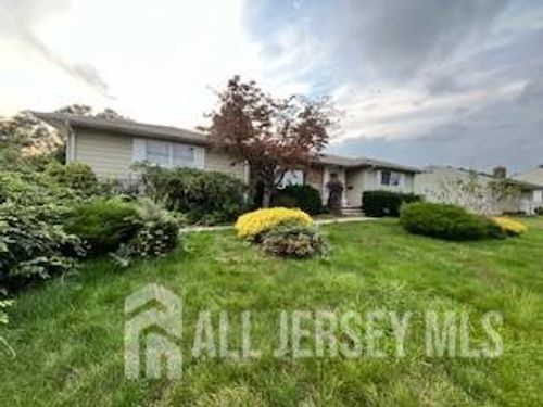 111 N Edward St, Sayreville, NJ, 08872-1152 | Card Image
