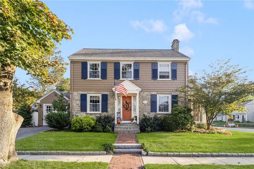 292 Country Club Dr, Warwick, RI, 02888-4440 | Card Image