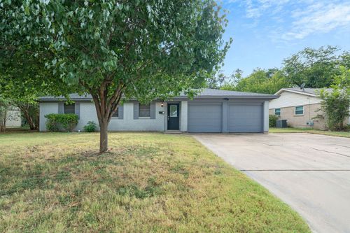 125 Nw Jill Ann Dr, Burleson, TX, 76028-5609 | Card Image