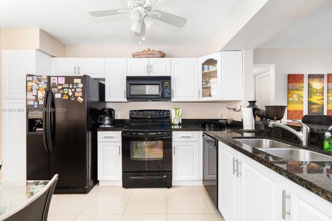 APT-303 - 10369 Nw 24 Th Pl, Condo with 2 bedrooms, 2 bathrooms and null parking in Sunrise FL | Image 6