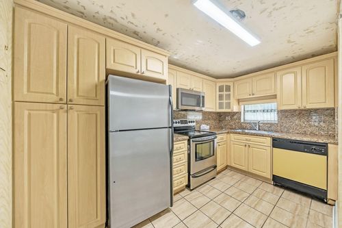 204-8980 S Hollybrook Blvd, Pembroke Pines, FL, 33025-1337 | Card Image
