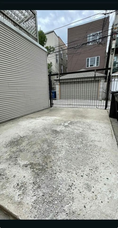 1r-2219 W Rice St, Chicago, IL, 60622-7686 | Card Image