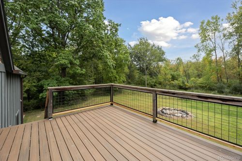 9824 Hidden Acres, South Lyon, MI, 48178-8538 | Card Image