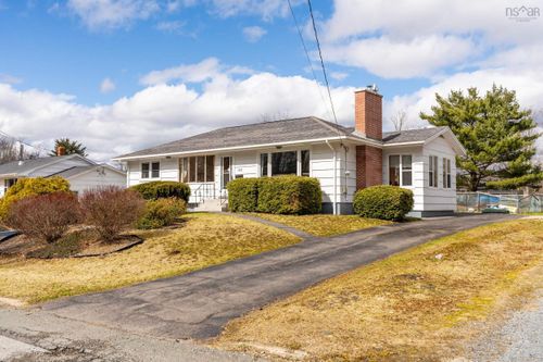 180 Queen St, Bridgewater, NS, B4V1P6 | Card Image