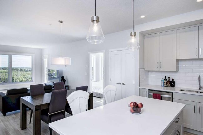 501 - 71 Shawnee Common Sw, Condo with 2 bedrooms, 2 bathrooms and 2 parking in Calgary AB | Image 4