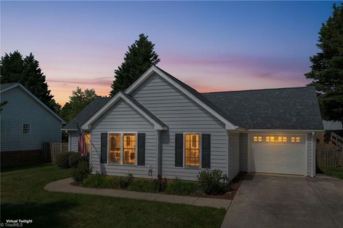 520 Corbin St, Winston Salem, NC, 27107-1971 | Card Image