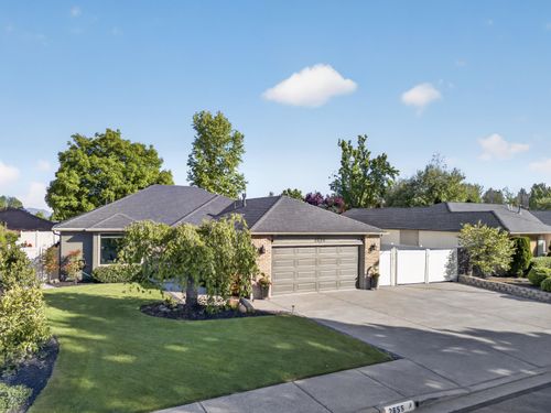 2655 Lawnview Drive, Medford, OR, 97504 | Card Image