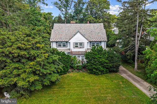 233 E Kings Hwy, AUDUBON, NJ, 08106-1218 | Card Image