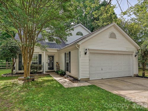 9207 Kimmel Ln, Charlotte, NC, 28216-1770 | Card Image
