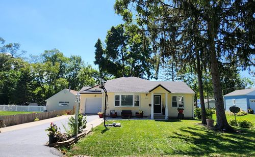 212 Lewis Ave, Wauconda, IL, 60084-1736 | Card Image