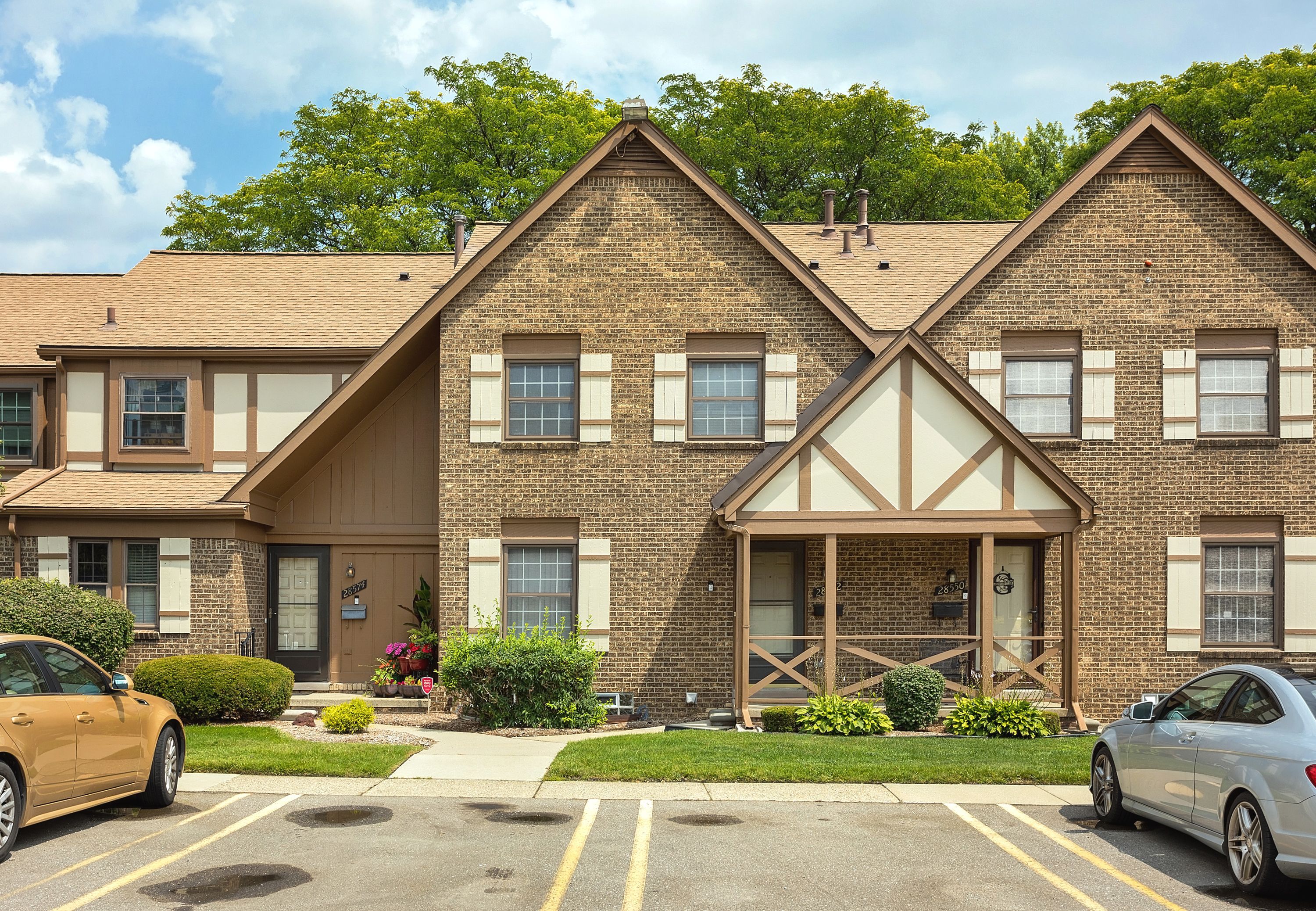 Regent Ct, Southfield, MI 48076