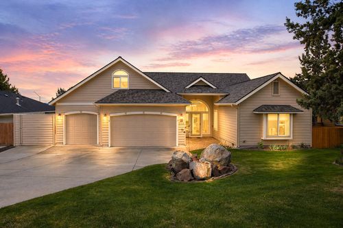 2564 Sw Valleyview Dr, Redmond, OR, 97756-7954 | Card Image