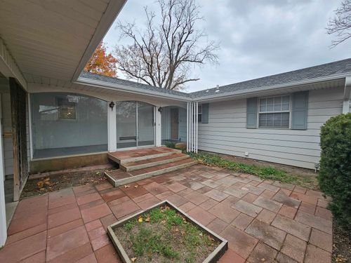 1018 Mellinger Dr, Salina, KS, 67401-5151 | Card Image