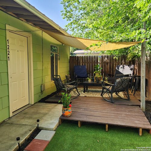 1221 Thorain Blvd, San Antonio, TX, 78201-2923 | Card Image