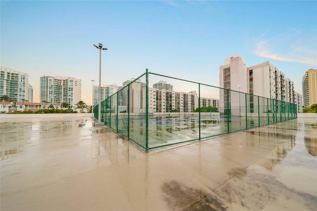 APT-1025 - 17021 N Bay Rd, Condo with 1 bedrooms, 1 bathrooms and null parking in Sunny Isles Beach FL | Image 23