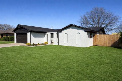 2404 N Robin St, Altus, OK, 73521-1555 | Card Image