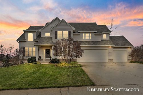 8617 Olde Meadow Dr Ne, Rockford, MI, 49341-7698 | Card Image