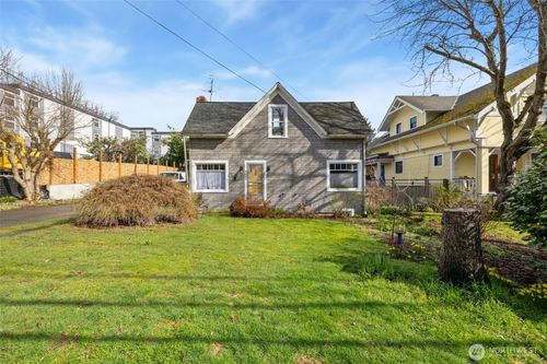 3644 Greenwood Ave N, Seattle, WA, 98103-8519 | Card Image