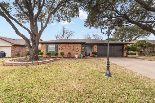 1109 Lena St, Cleburne, TX, 76033-5250 | Card Image