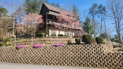 3416 Brook Stone Way, Pigeon Forge, TN, 37863-3710 | Card Image