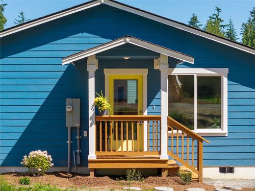 6884 Helena St, Clinton, WA, 98236-9691 | Card Image